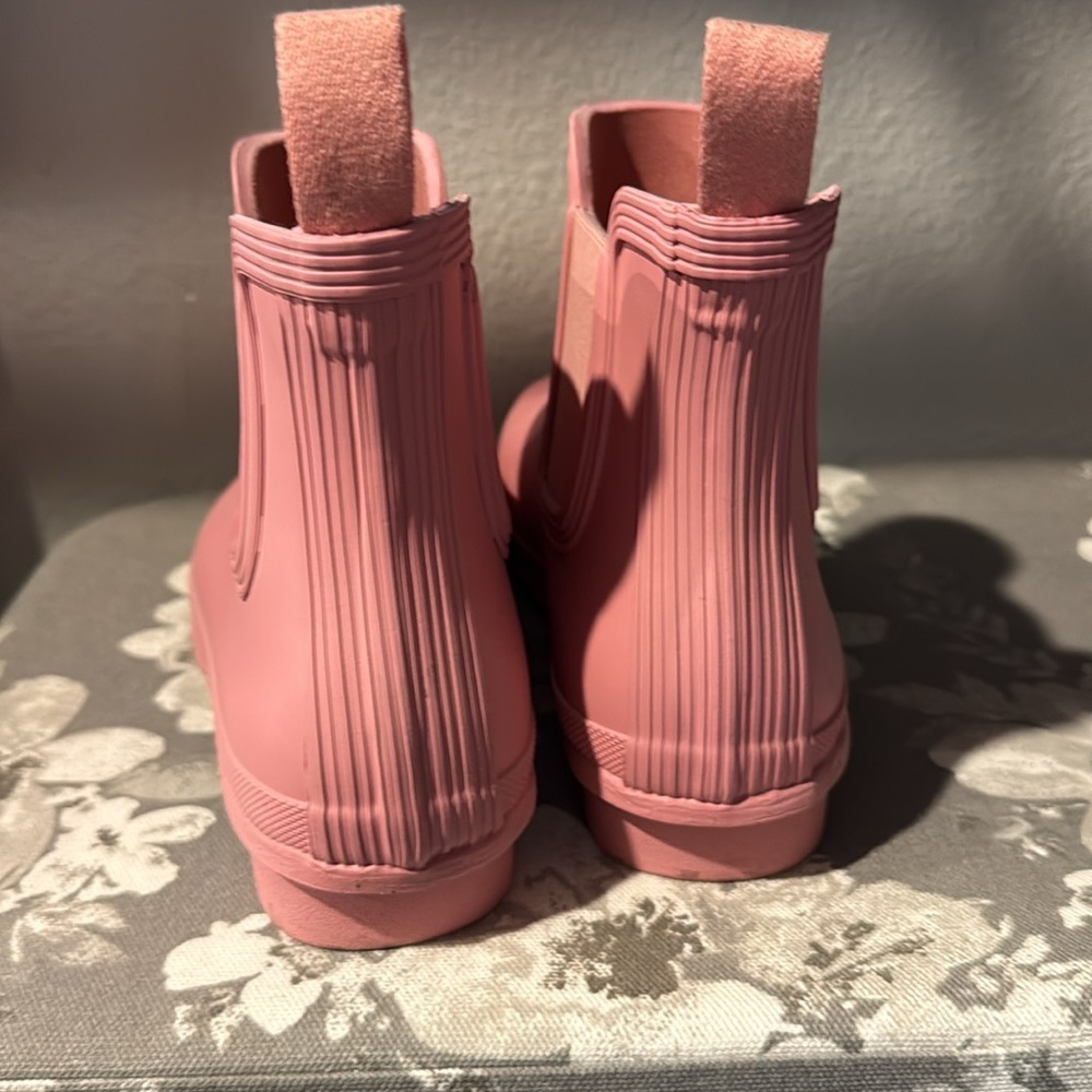 Hunter pink rain boots, like new - Picture 2 of 2